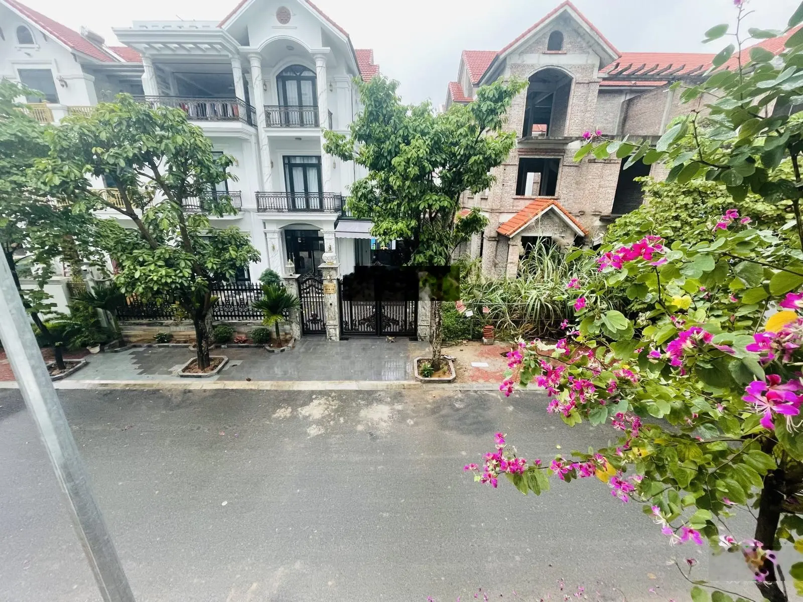 Chính chủ cần bán Lk50 diện tích 86,25m2 xây thô 4 tầng giá 11tỷ. Lk47.48 giá 105tr/m2, 0567 552 ***