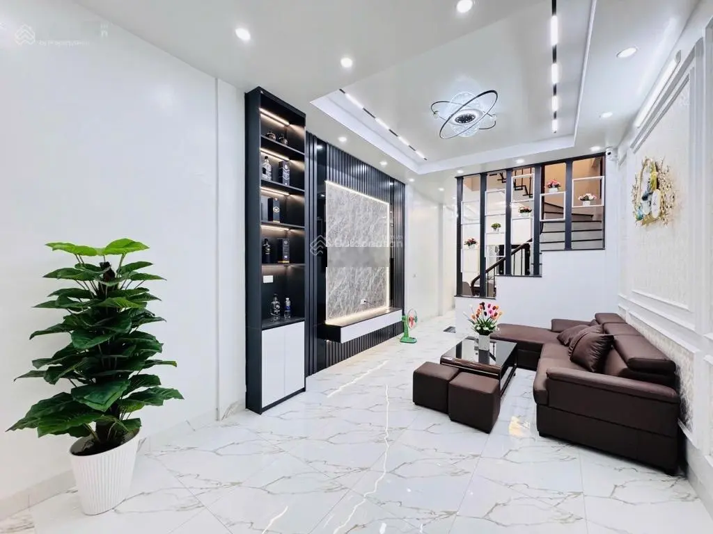 Cầu giấy 6 tầng - mới đẹp - gần phố - ô tô 10m - vài bước ra phố nhớn - nội thất xịn - nhỉnh 9 tỷ.