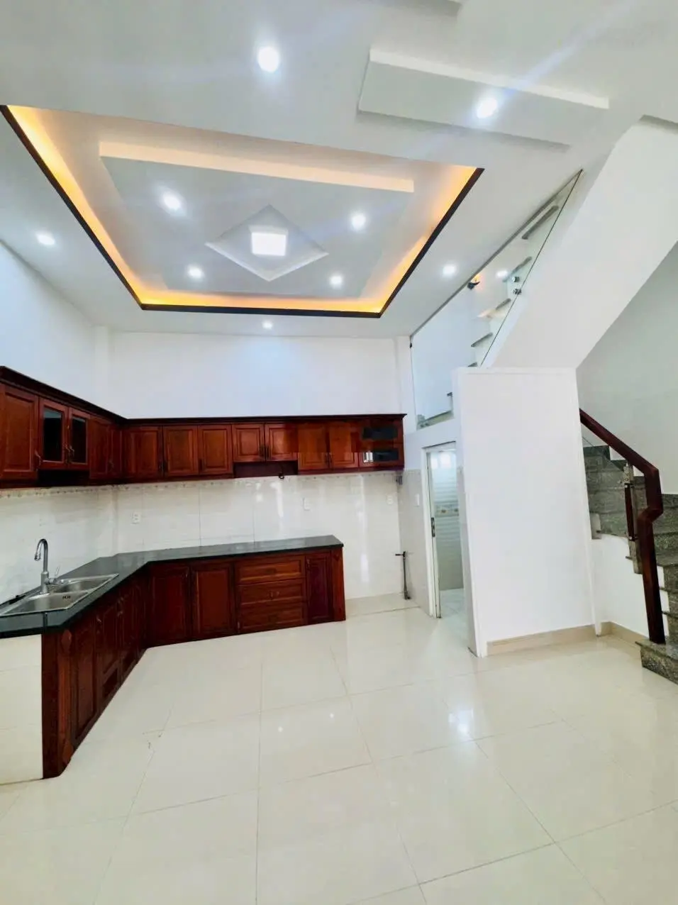 Nhà trệt lầu 6x10 hẻm oto giá 4tỷ380