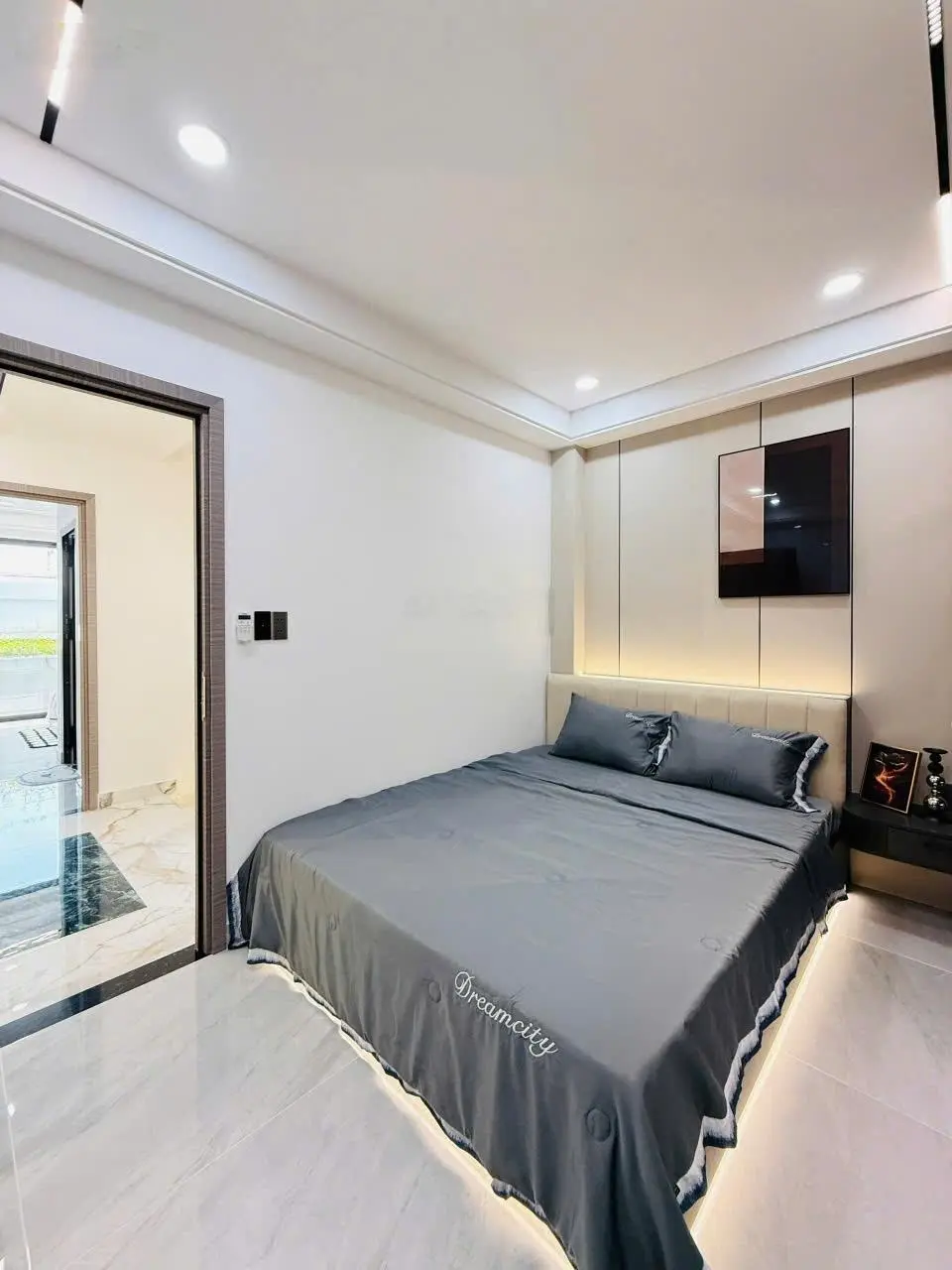 Bán nhà đẹp 1 sẹc thẳng, sát mặt tiền Đ. Nguyễn Tư Giản, 3PN, phòng thờ, 5WC, trệt lửng 2 lầu, P.12