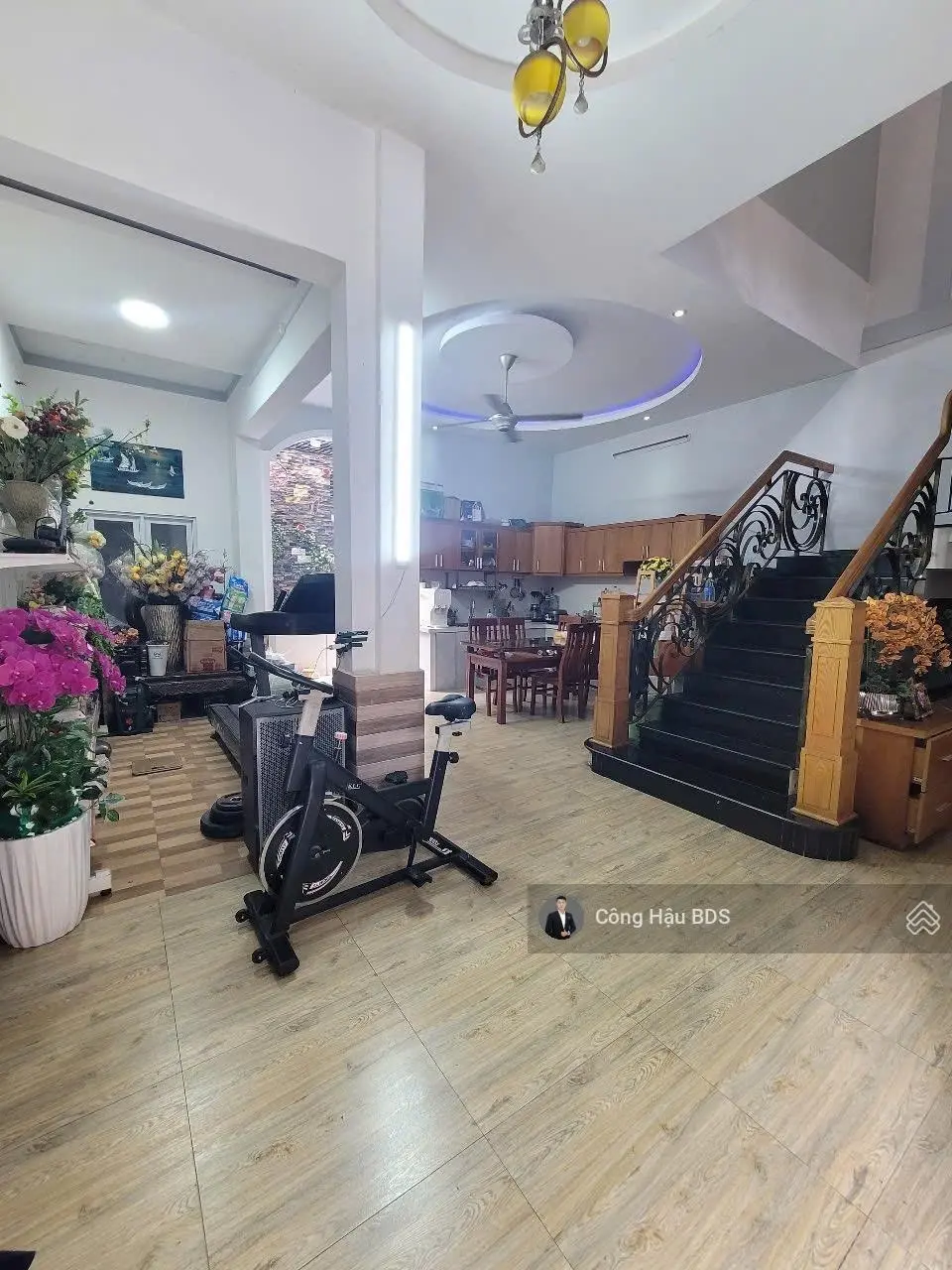 Biệt Thự Mini Mặt Tiền Đường Nguyễn Du. Tp. Dĩ An. DT: 180M2. Đường 10M. Giá: 15.5 Tỷ