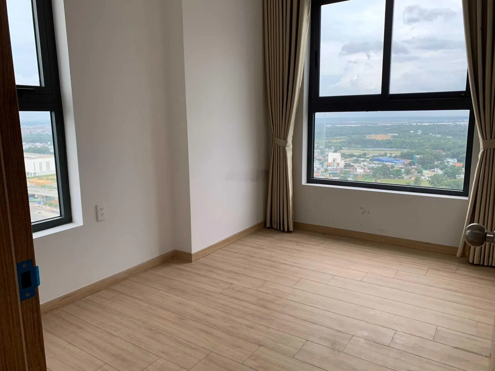 Thanh toán 20%(450tr) vào ở ngay căn hộ 3PN - 2WC Bcons Miền Đông 72m2 - Giá chỉ 2,2 tỷ - sổ sẵn