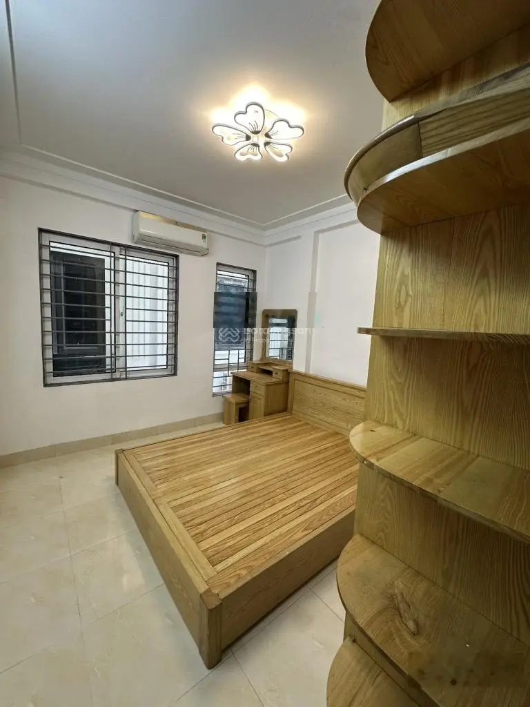 Nhỉnh 6 đồng có ngay gần 40m nhà 4 tầng 4 ngủ, ngõ nông thẳng, ô tô nhỏ vào sân