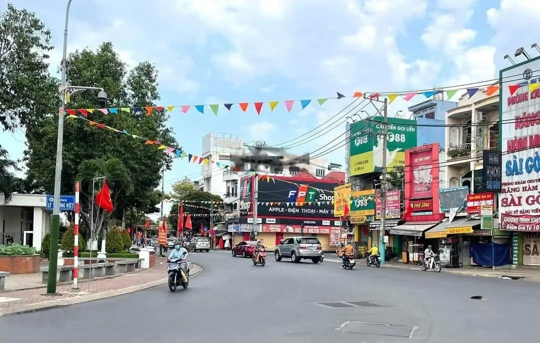 Góc 2 mặt tiền Nguyễn An Ninh-Trần Hưng Đạo TP Dĩ An - Đang cho FPT shop thuê 80tr/tháng Siêu phẩm