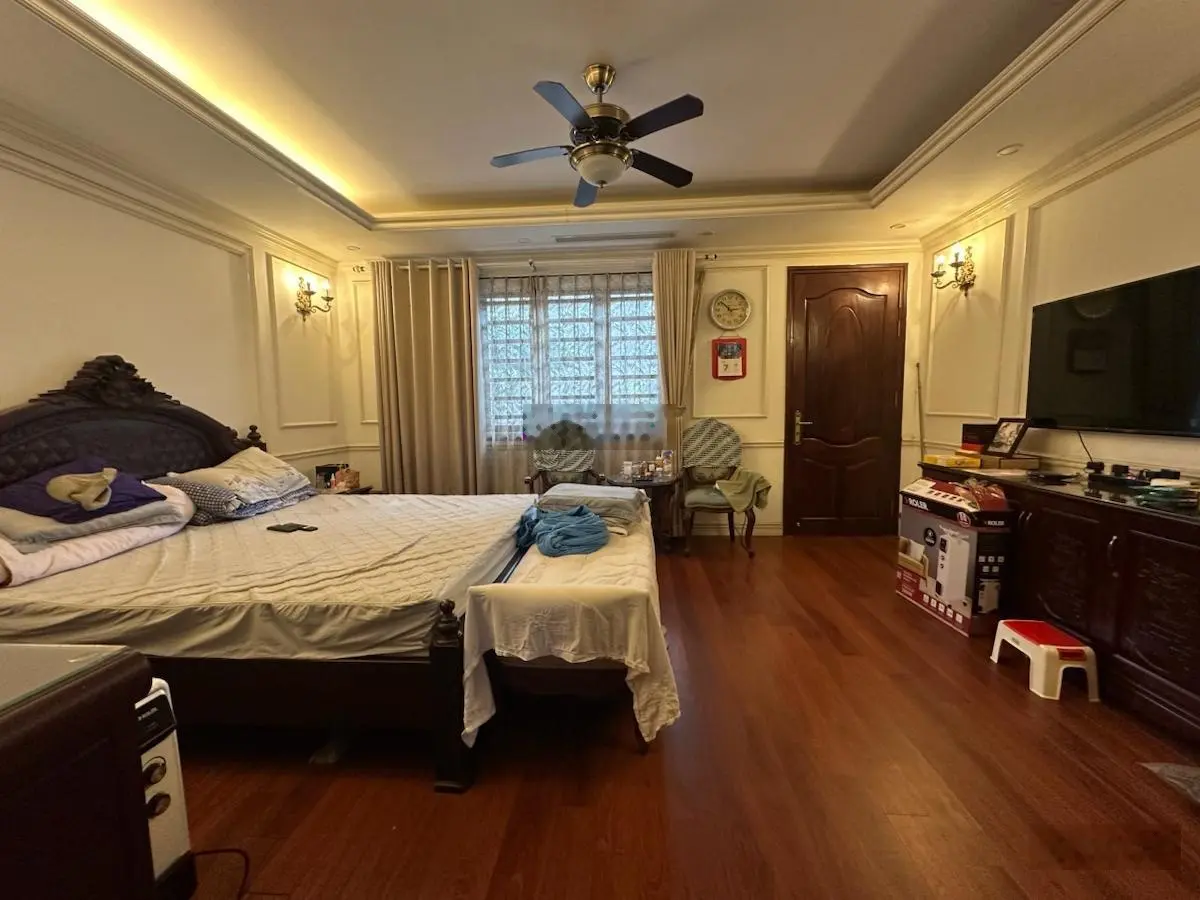Hoàng ngân khu vip, nhà dân xây kiên cố, ful nội thất xịn sò, 52m*5t* giá 12.7 tỷ ôtô đỗ cửa.