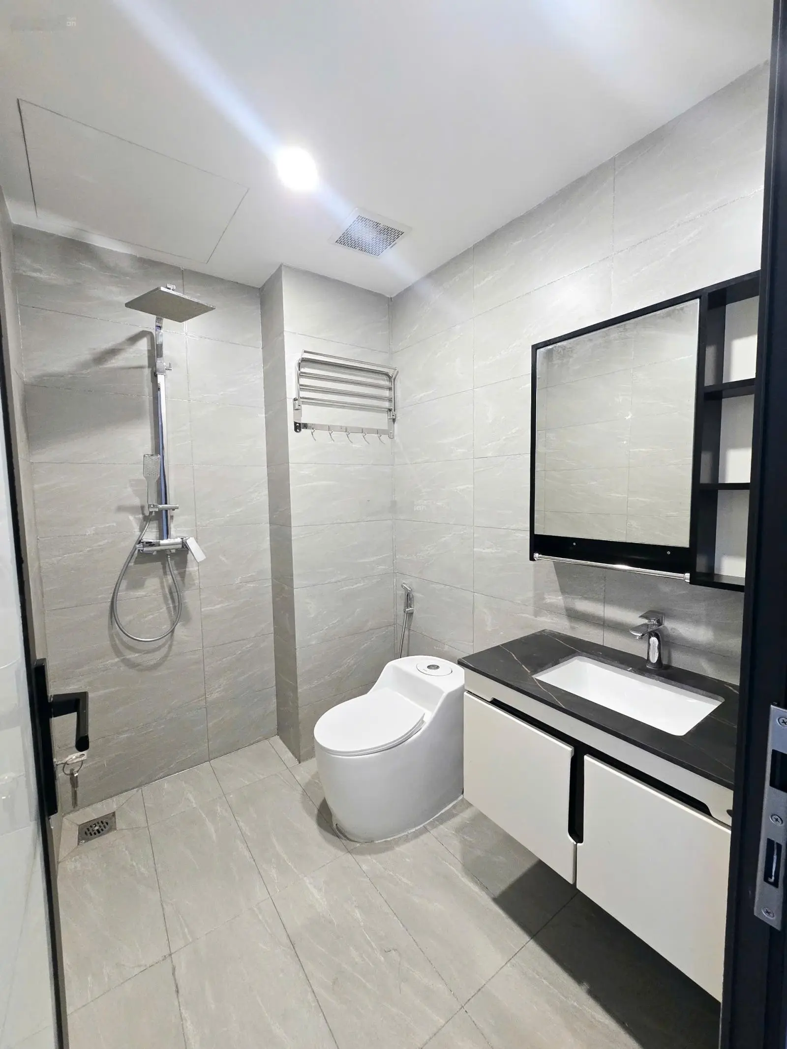 Siêu phẩm ngọc thuỵ vip - khu quân đội - full nội thất nhập khẩu - nhà mới koong -8,8 tỷ - ơ sướng