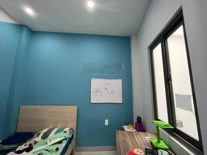 Bán nhà riêng tại đường Phạm Văn Hai, 64m2, ngay Tân Bình. Sổ hồng riêng. Dân cư đông