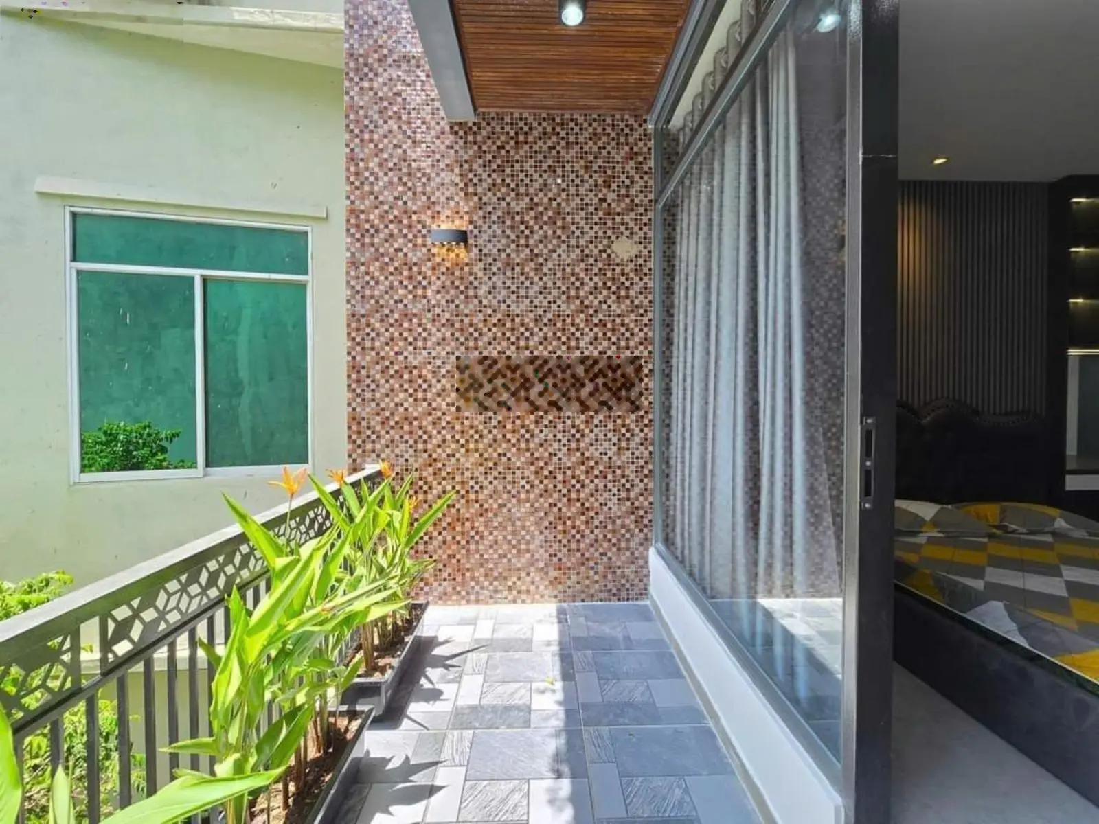 Bán gấp nhà Phạm Thế Hiển, P. 4, Q. 8 diện tích lớn 85m2. Đang cho thuê 28 triệu. Sổ hồng riêng