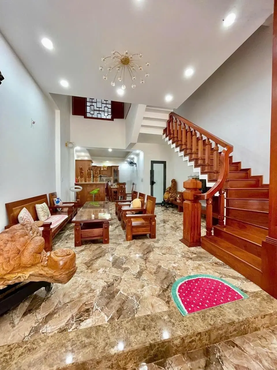 Bán nhà trung tâm Buôn Ma Thuột, mặt tiền Hà Huy Tập, để lại toàn bộ nội thất gỗ Hương và Căm Se