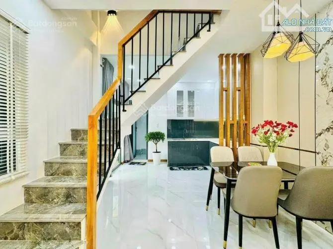 Ngộp BANK cần bán nhà Hoàng Diệu, P4, Q4 DT 52m2/2tỷ990 - Tặng toàn bộ nội thất 0777 708 ***