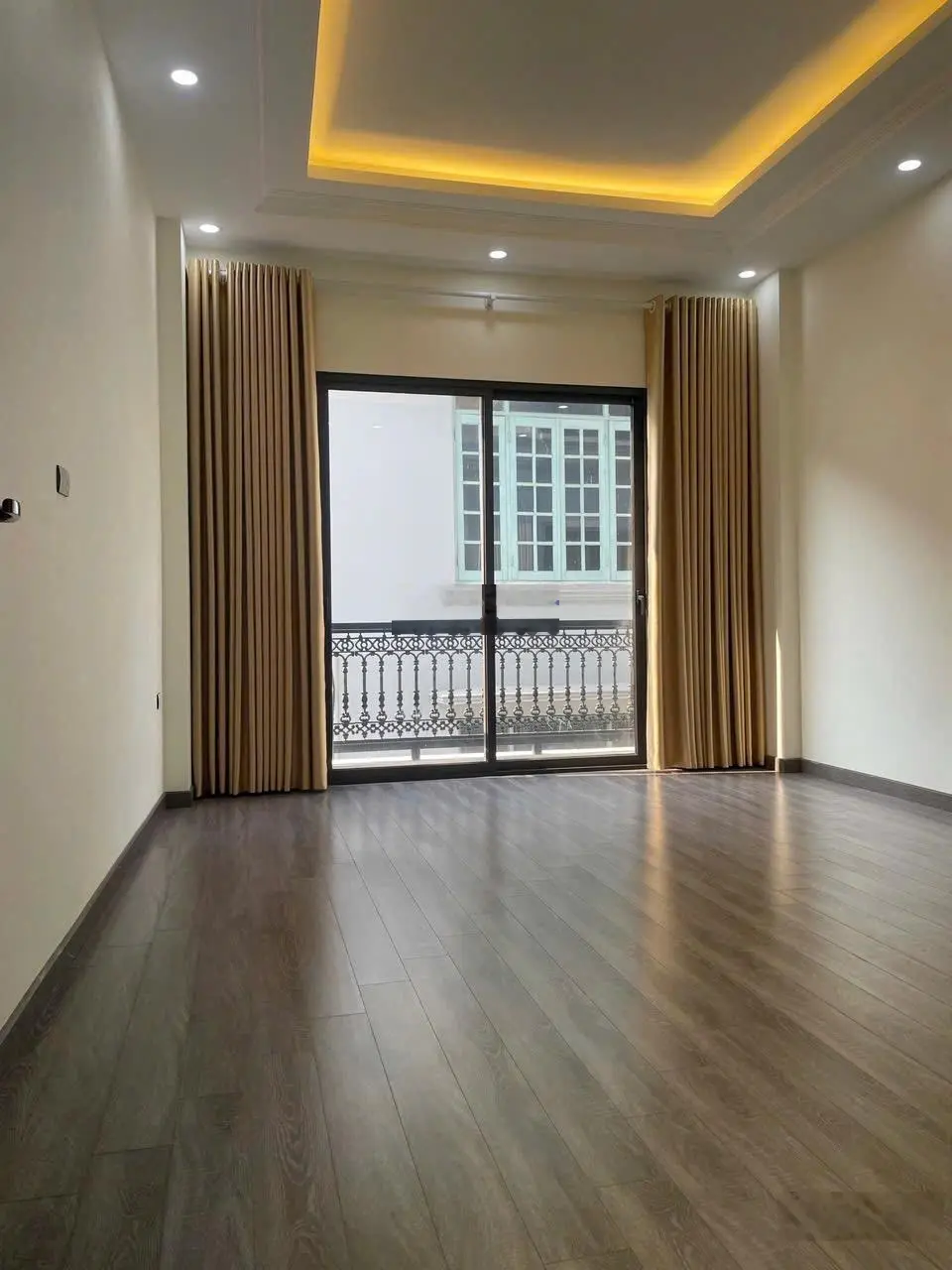 Nguyễn sơn víp long biên hà nội thang máy ô tô tránh 50m2