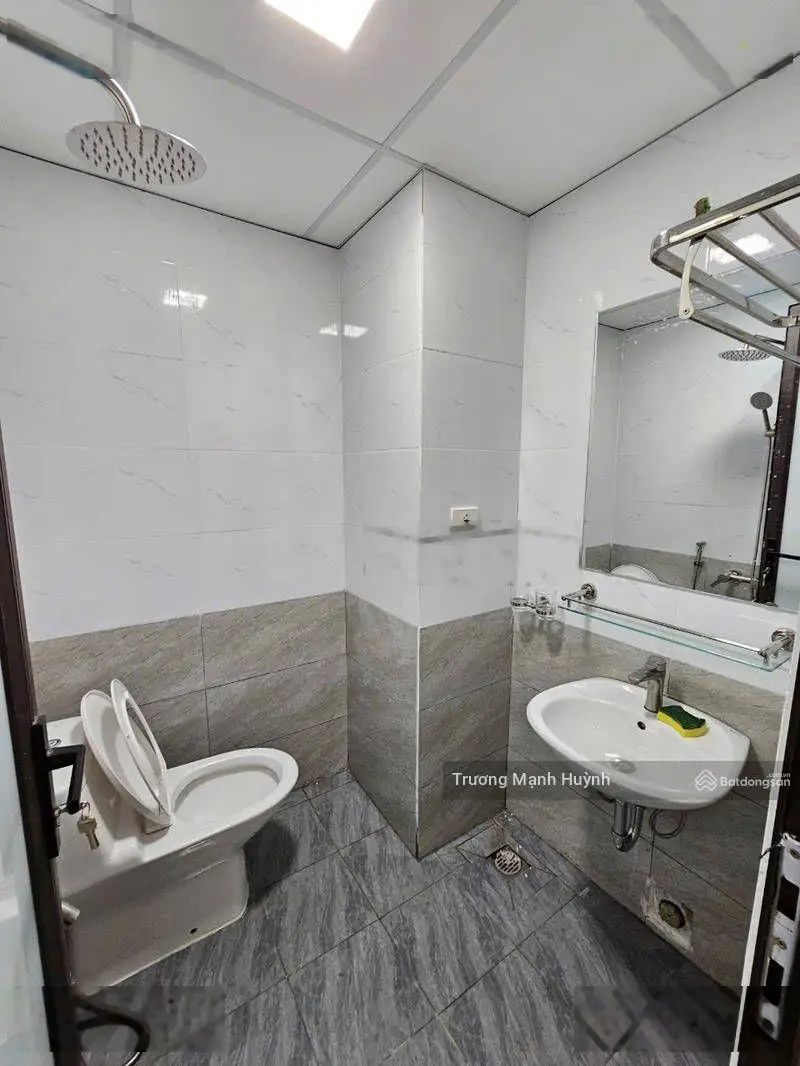 Nhà dân xd 6T, 2 mặt ngõ sát đường Trần Duy Hưng Cầu Giấy HN, 59m2 Mt4m chào 15,9 tỷ Ô tô qua nhà,