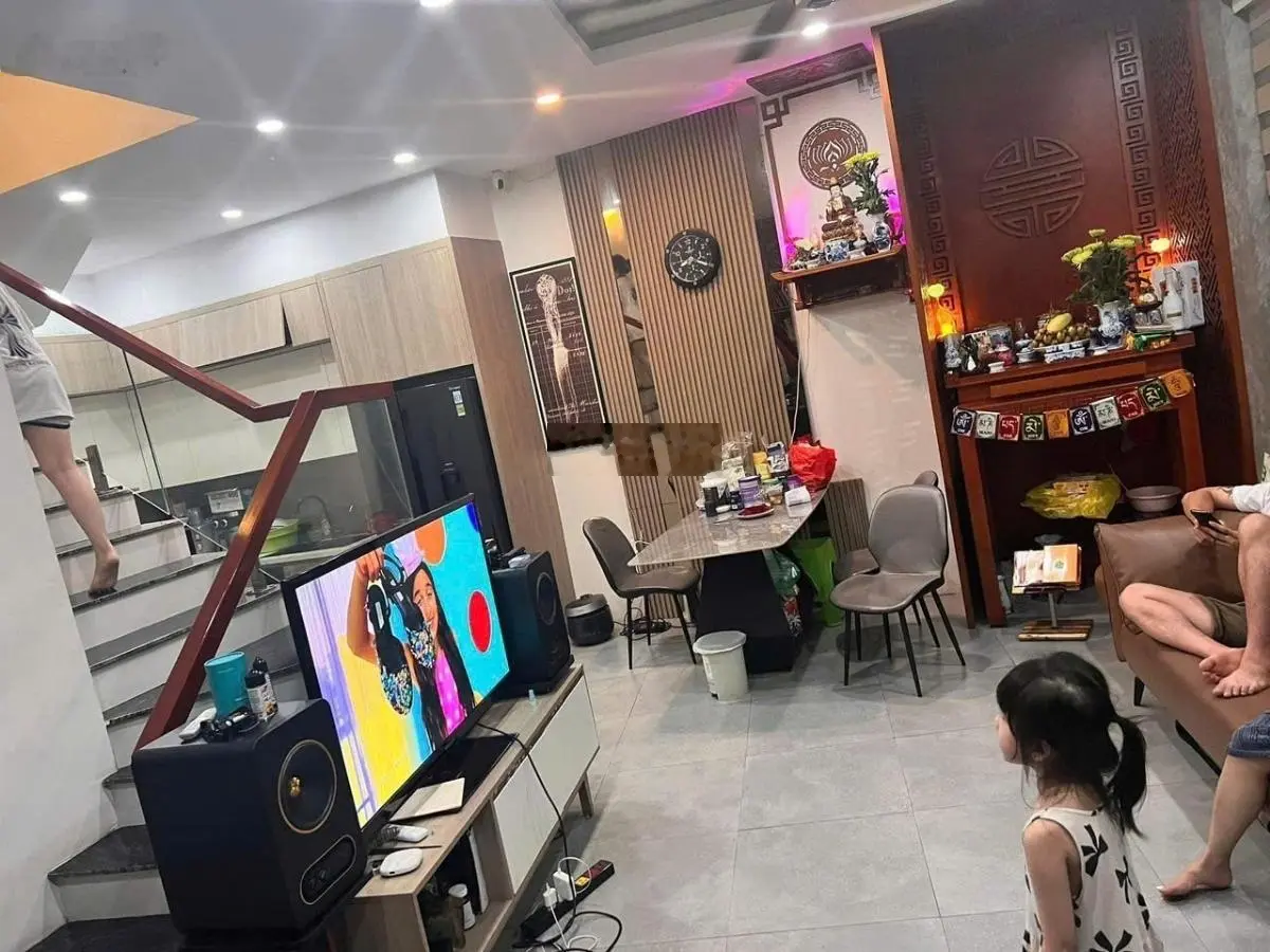 Bán nhà quận hoàn kiếm 55m x 4 tầng - giá 8 tỷ chỉ ra lộc vì nhà đẹp hiếm có - sổ đỏ phố bạch đằng