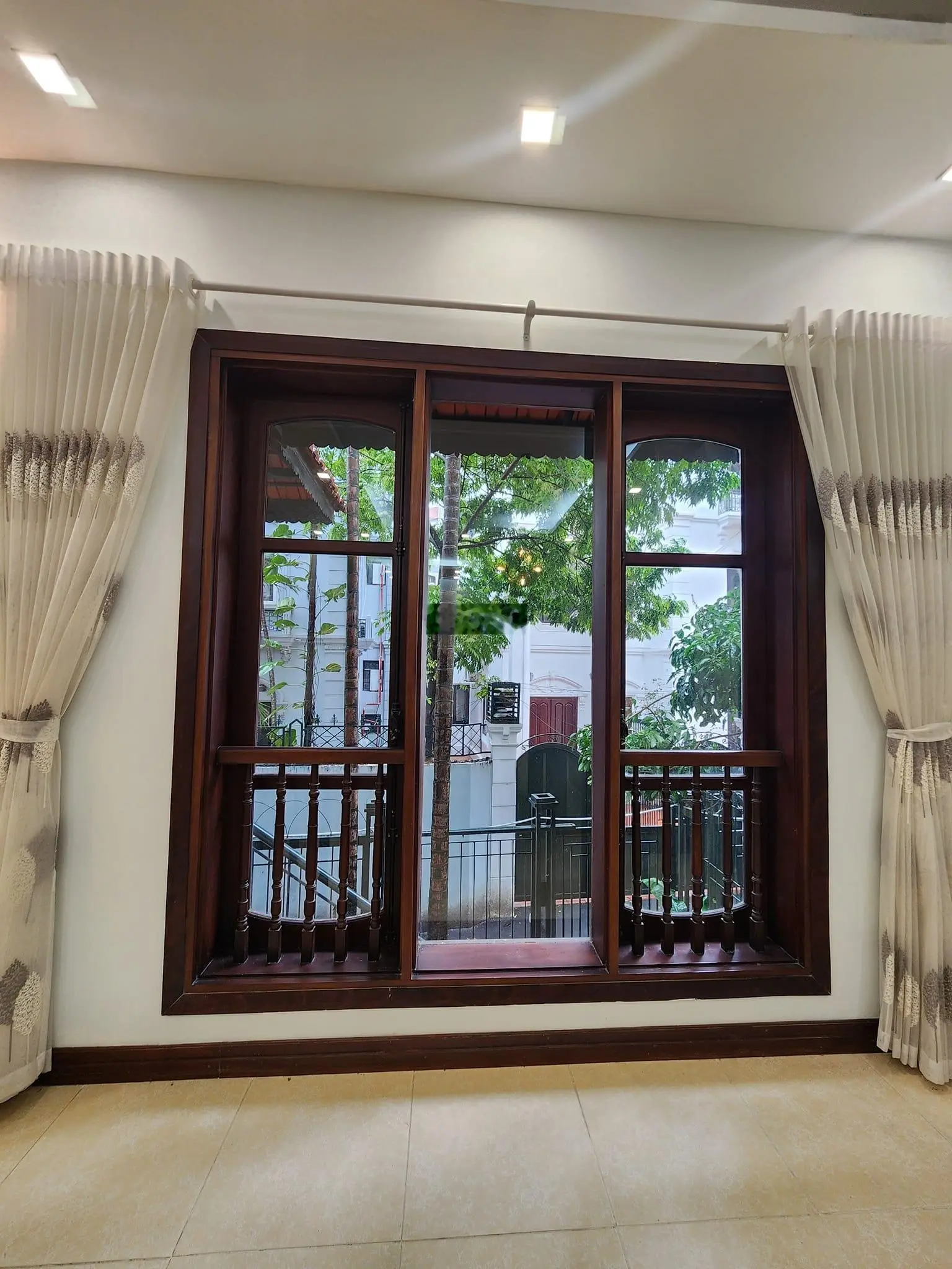Bán nhà 120m2 5T ô tô tránh MT 6m view hồ 3 thoáng quận Tây Hồ 44 tỷ Tô Ngọc Vân