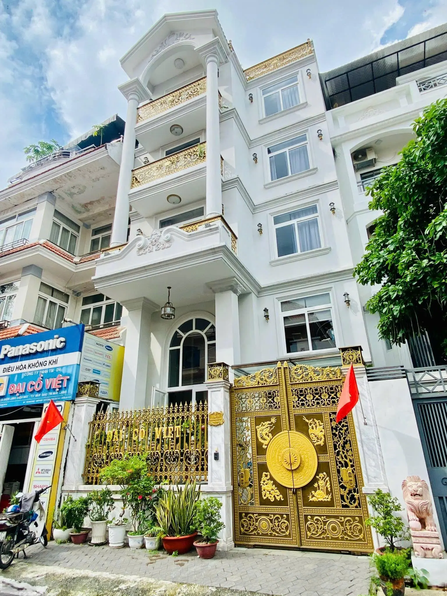 Cần bán gấp biệt thự 43 Hồ Văn Huê 7,1x17m trệt 3 lầu. Giá 33 tỷ
