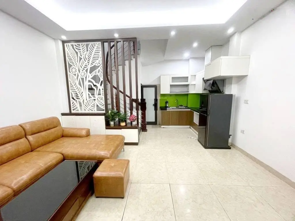 Bán nhà Hoàng Mai, DT 34m2 x 4 tầng, nhỉnh 5,5tỷ, nhà đẹp ở luôn, gần phố, sát ô tô, ngõ to thoáng