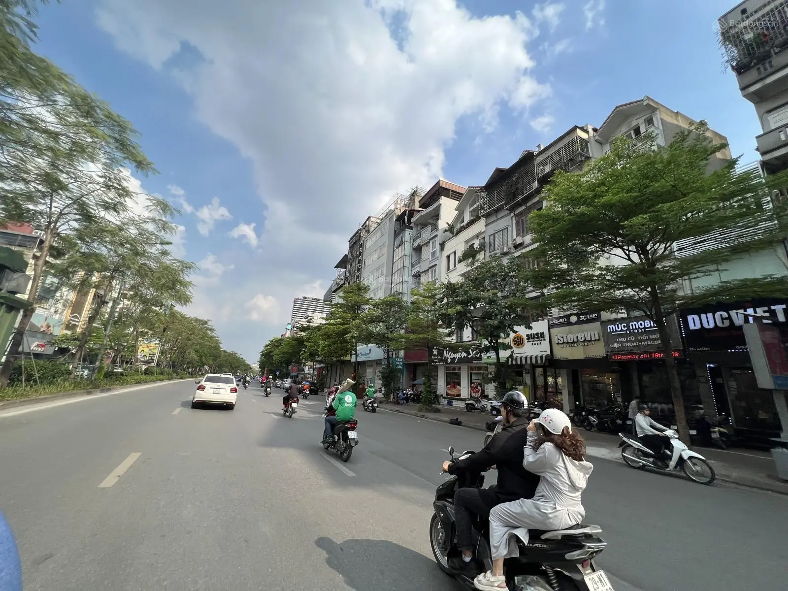 Bán nhà mặt phố Liễu Giai 290m2, mặt tiền 8m, nhà 2 tầng cũ giá 107 tỷ