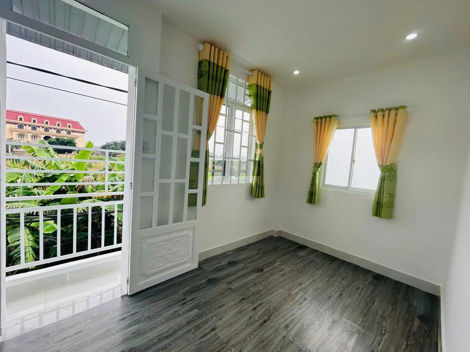 Nhà 2 mặt tiền đường ô tô giá chỉ 880tr ngay trung tâm thị trấn Cần Giuộc