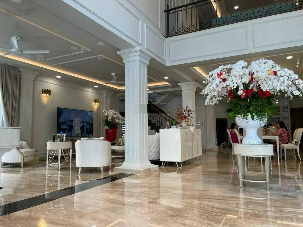 Biệt thự hồ bơi sân vườn khu Compound Villas Thảo Điền Quận 2. Diện tích: 700m2(18x36) trệt 2 lầu