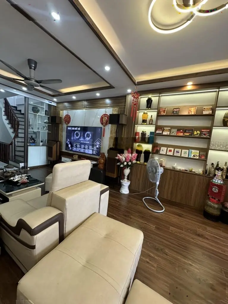 Bán nhà Quận Thanh Xuân-Ô Tô tránh-60M2-Mặt tiền 5.2M-Phân lô Quân Đội-Sổ Vuông Đẹp-Sát Mặt Phố