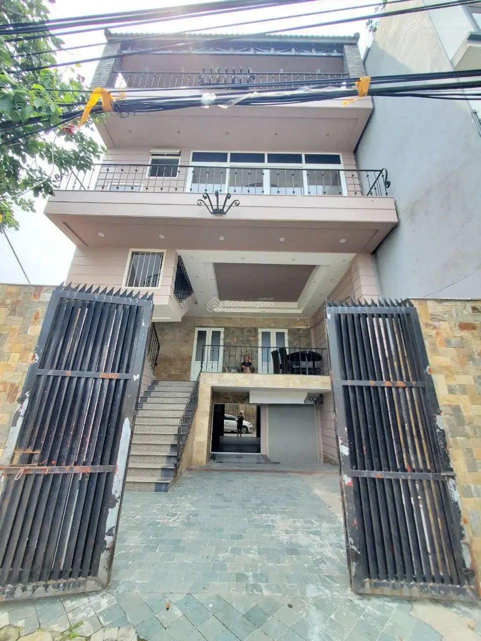 Bán nhà phố mặt đường An Dương Vương - view sông Hồng cực đẹp - DT 180m² - mặt tiền 7.5m