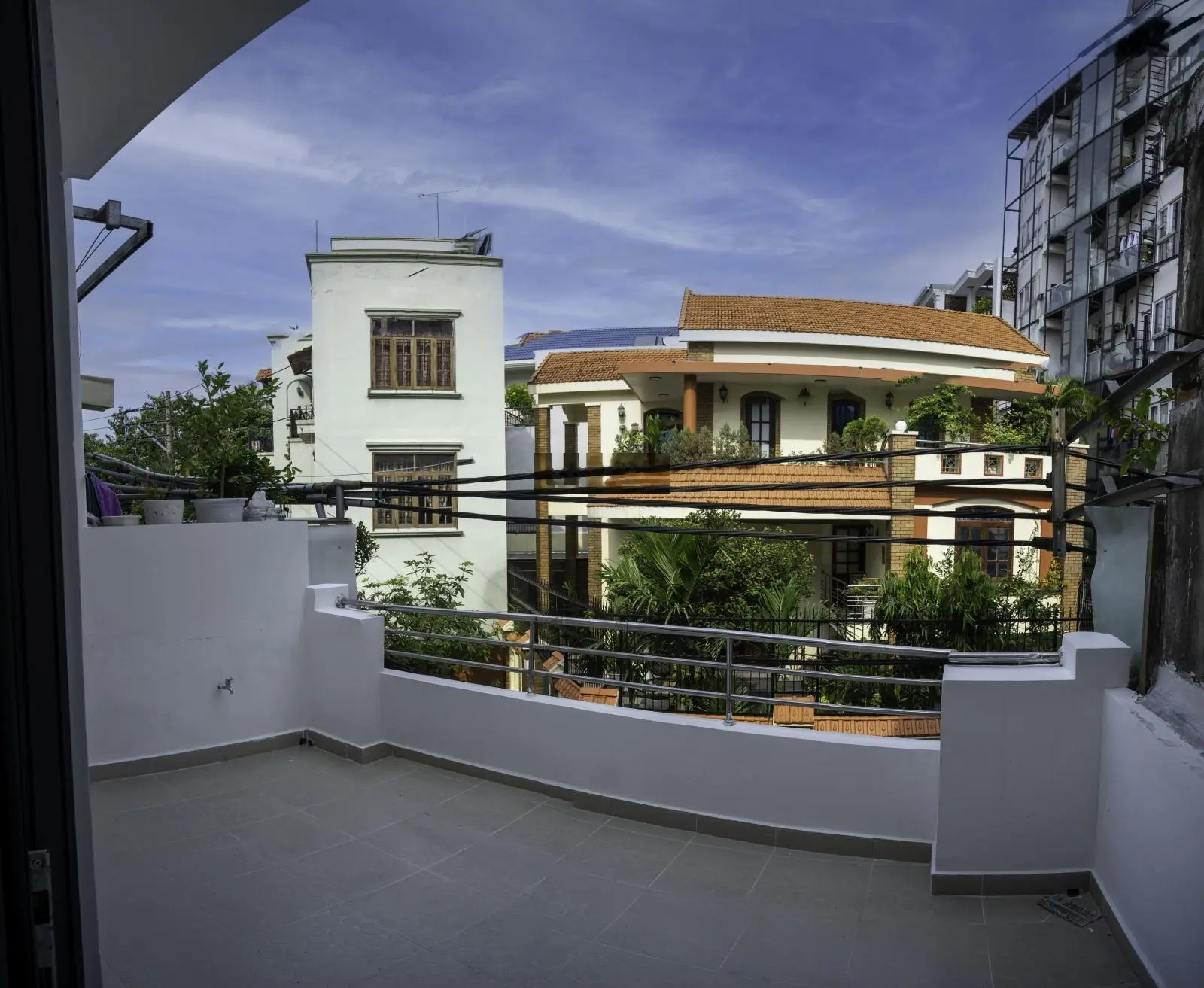 Nhà 1 trệt 1 lầu hẻm ô - tô tránh Trần Quang Diệu, Q.3 ngang 4,3m, xe vào tận nhà