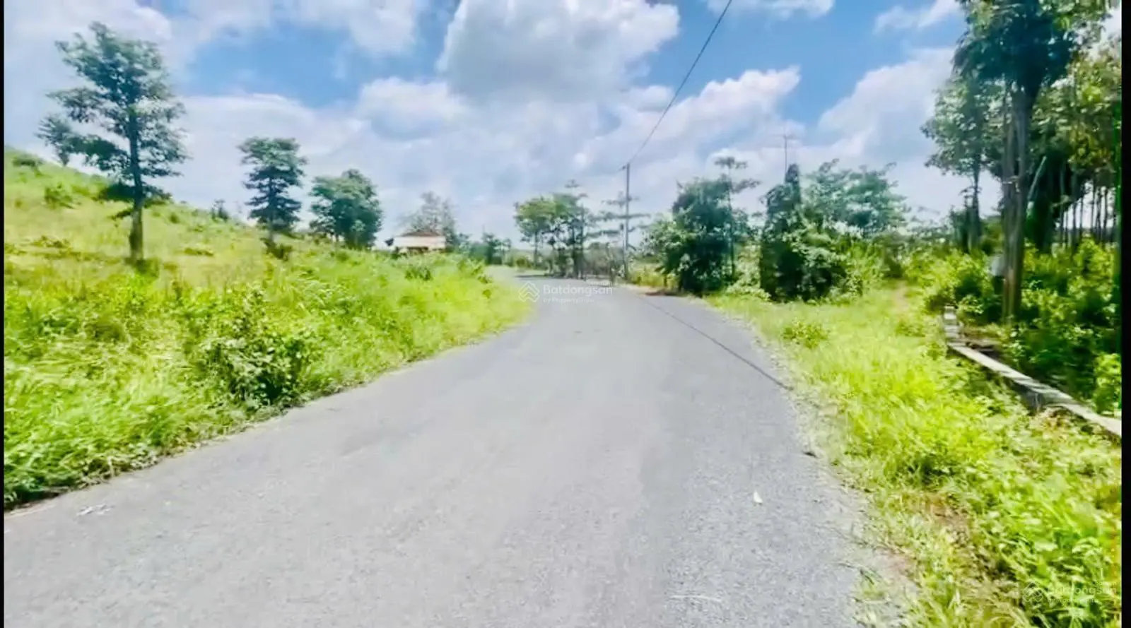 Cần bán 7.709m2 đất mặt tiền đường nhựa cách hồ Bà Tô 4km giá ngộp ngân hàng - LH: 0909 124 ***