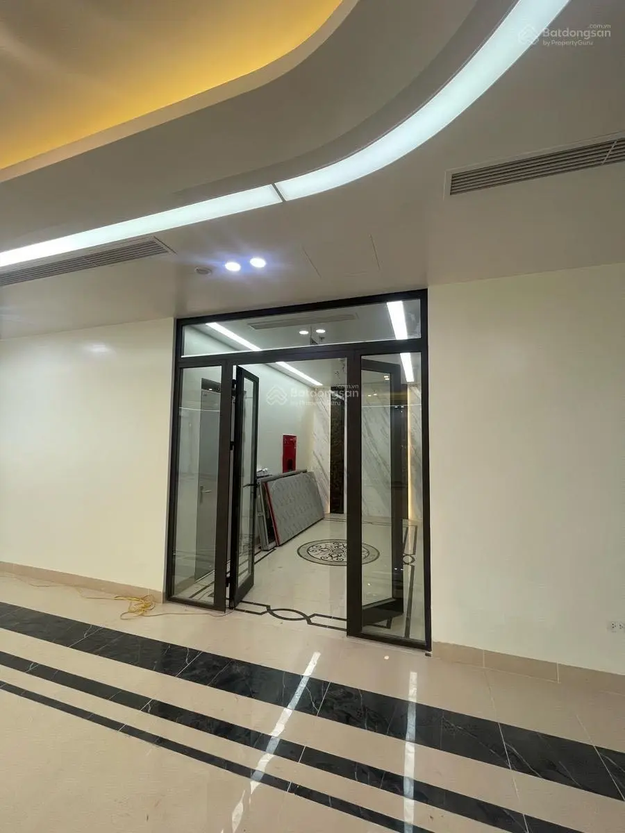 Bán toa văn phòng mặt phố Hoàng Cầu 3 mặt tiền tạo nguồn tiền 600tr/th 250m2/12T/25m MT nhỉnh 200tỷ