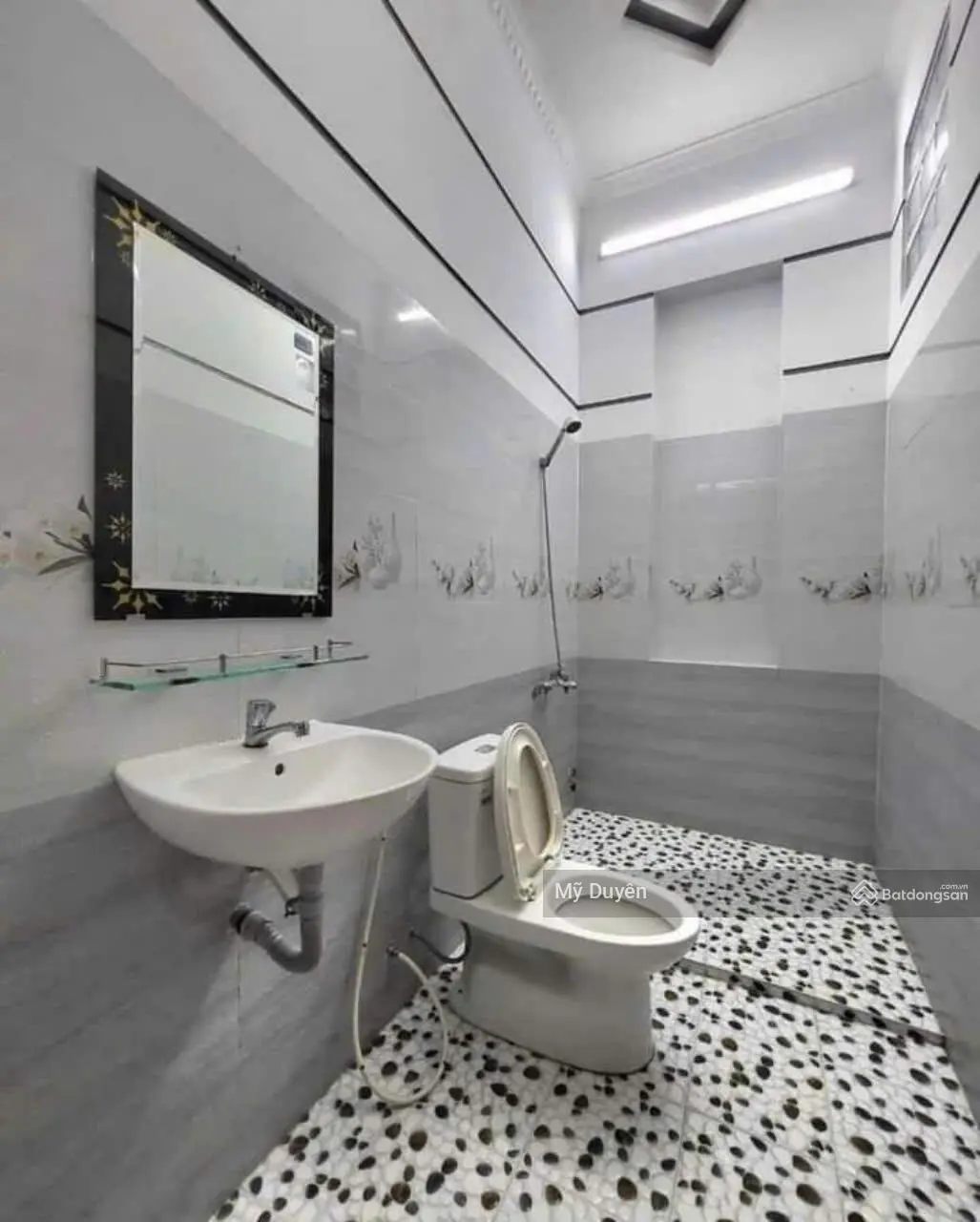 Chính chủ cần ra gấp căn nhà 65m2, 1t 1l, đang cho thuê 10tr/ tháng, sổ sẵn, hẻm xe hơi, bớt lộc