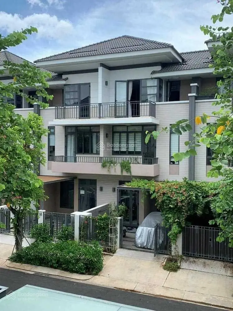 Chính chủ cần bán gấp nguyên căn nhà Phố Lavila, Nhà Bè. 97m2 có 3 lầu. Giá 10.5 tỷ TL thiện chí