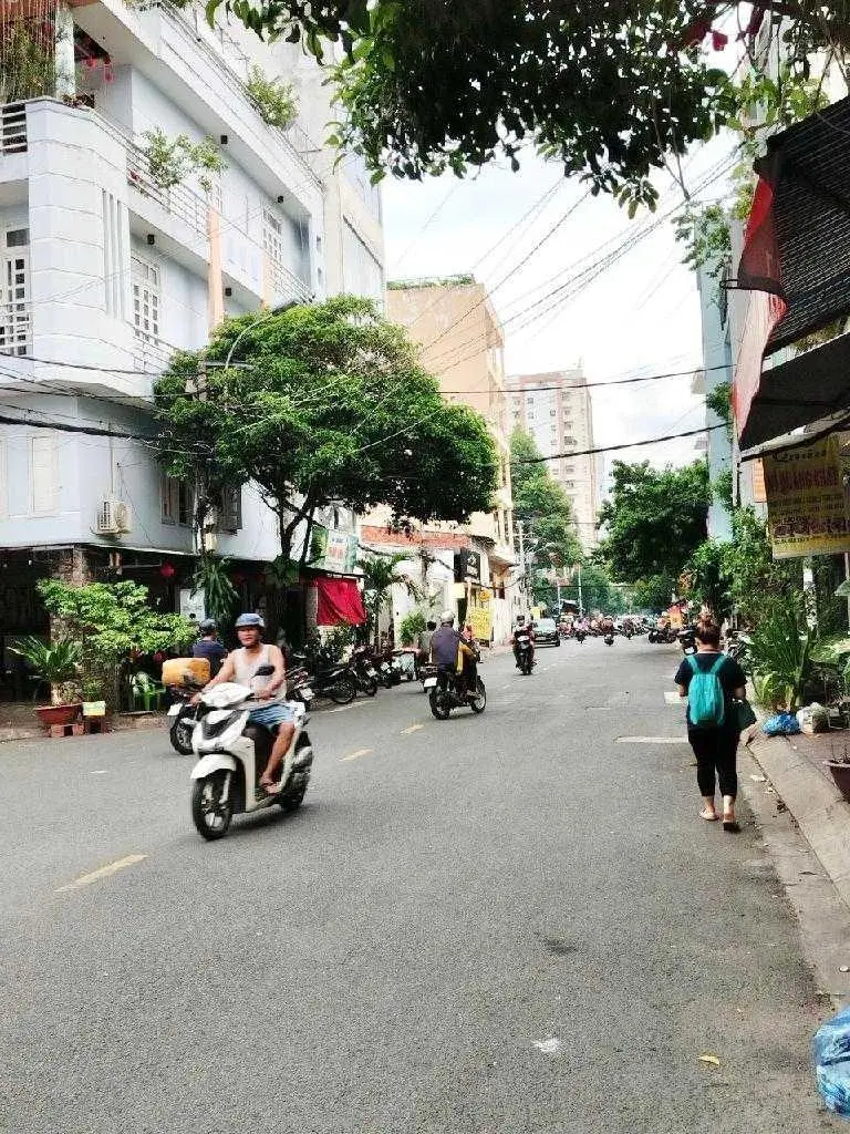 Nhà góc 2 mặt tiền đường 12m và 20m khu Bàu Cát, 5 tầng, đang cho thuê VP 30tr/tháng