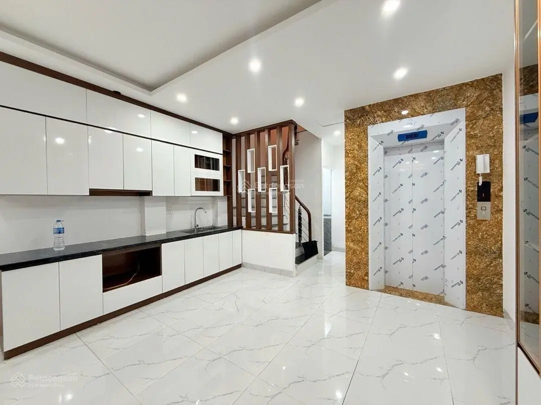 Bán nhà phố Trung Hòa S=39m2 5T - thang máy. Giá nhỉnh 8 tỷ. Nhà mới đẹp long lanh