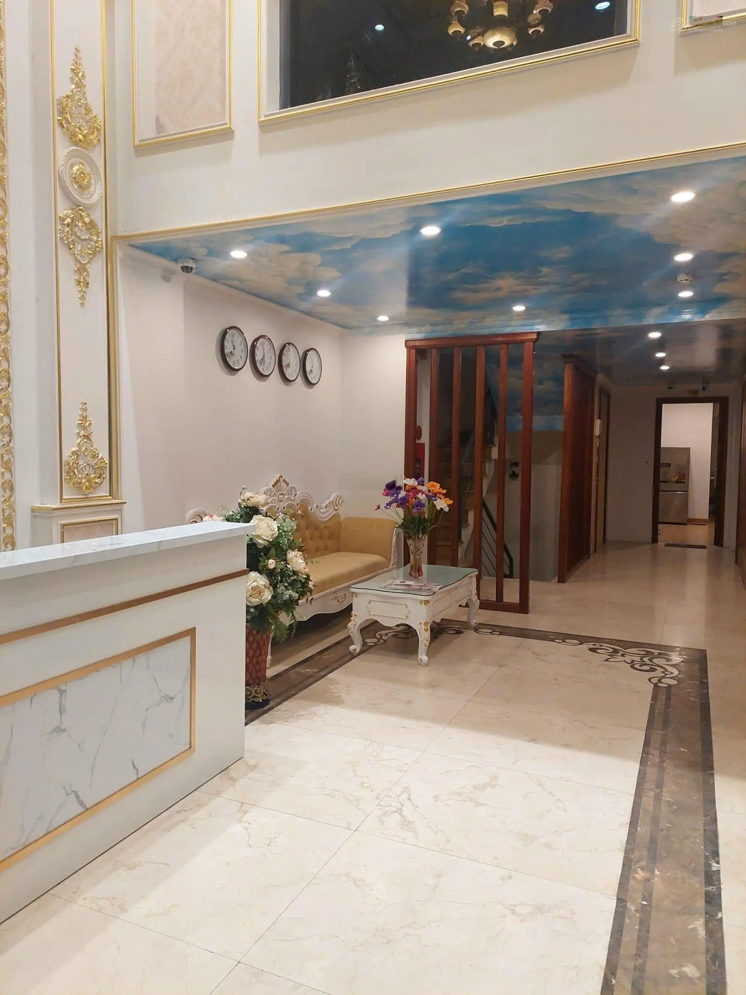 Bán tòa nhà 8 tầng MP Tây Hồ, lô góc thông sàn kinh doanh tấp nập, đường 2 chiều