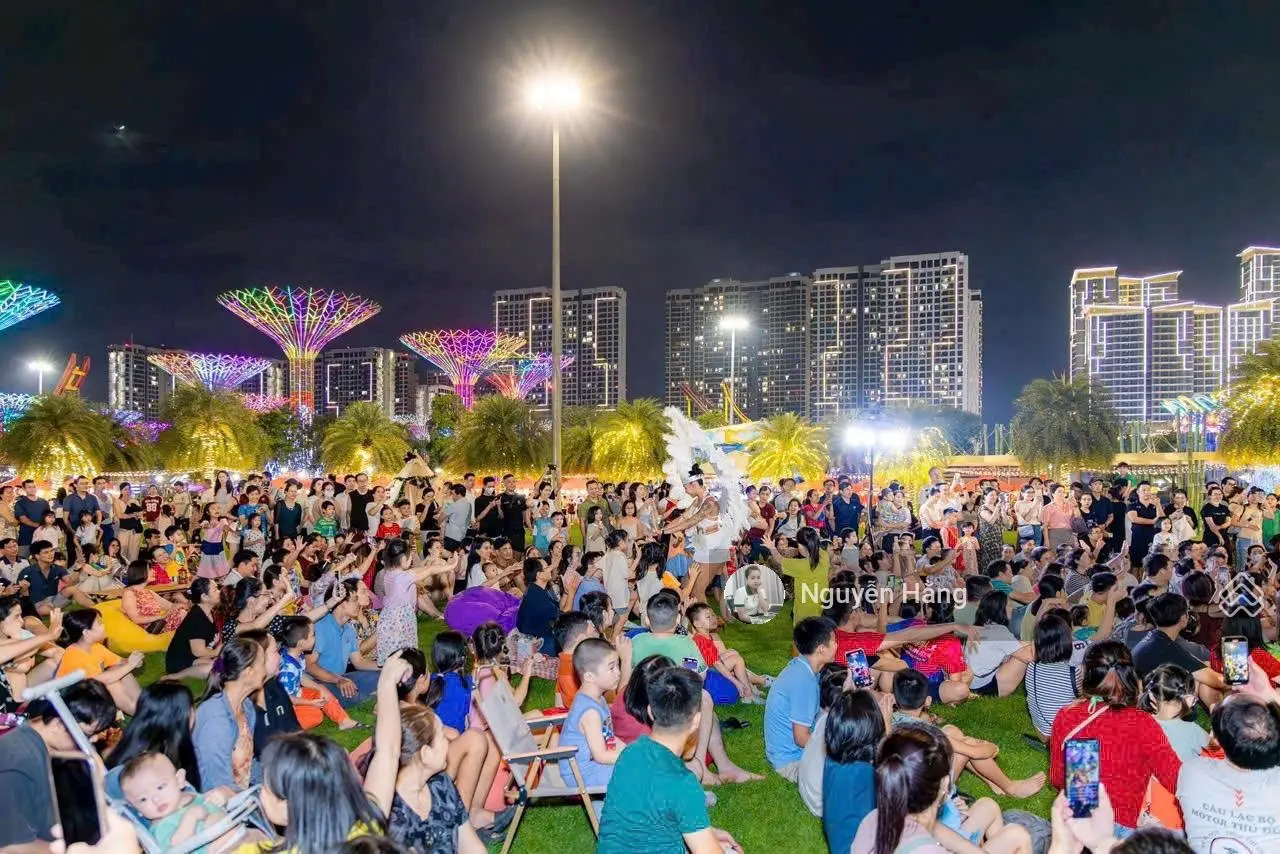 Bán nhà phố Manhattan Glory giá siêu tốt 13,8 tỷ - sổ hồng sở hữu lâu dài - Vinhomes Grand Park
