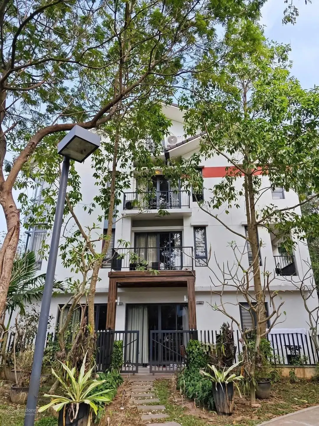 Bán bt gamura. lô góc 3 thoáng, dt,191m x 4 tầng. 5 ngủ. wieu vườn hoa. sổ vuông. giá, 59 tỷ