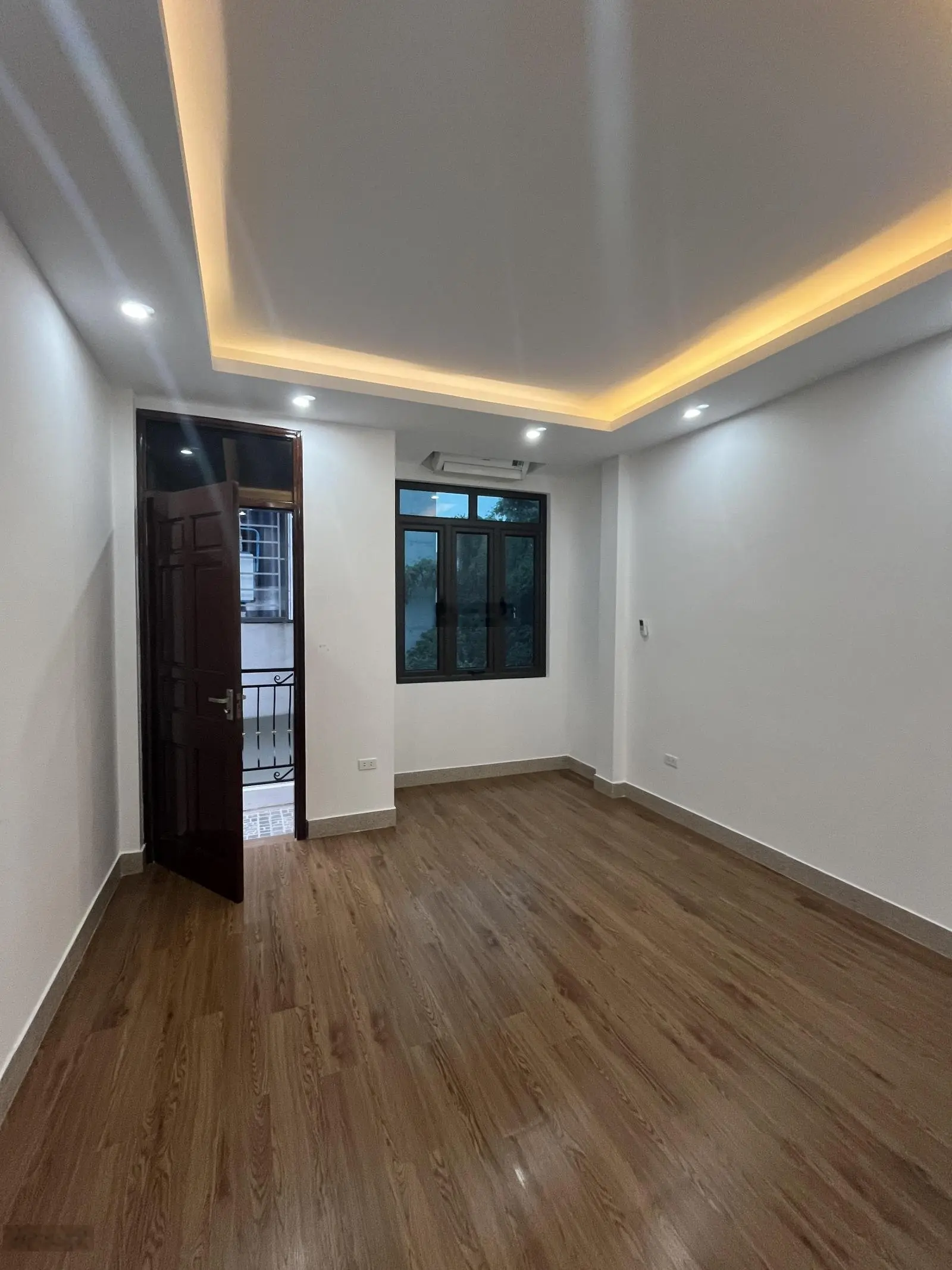 Bán nhà gần khu đô thị Hinode - Ngõ nông - Bãi oto cạnh nhà