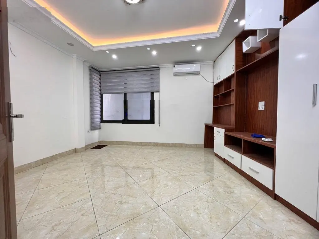 Bán nhà bồ đề - 10m ra ô tô thông- gần chợ, trường học : dt 35m² thiết kế: 5 tầng full nội