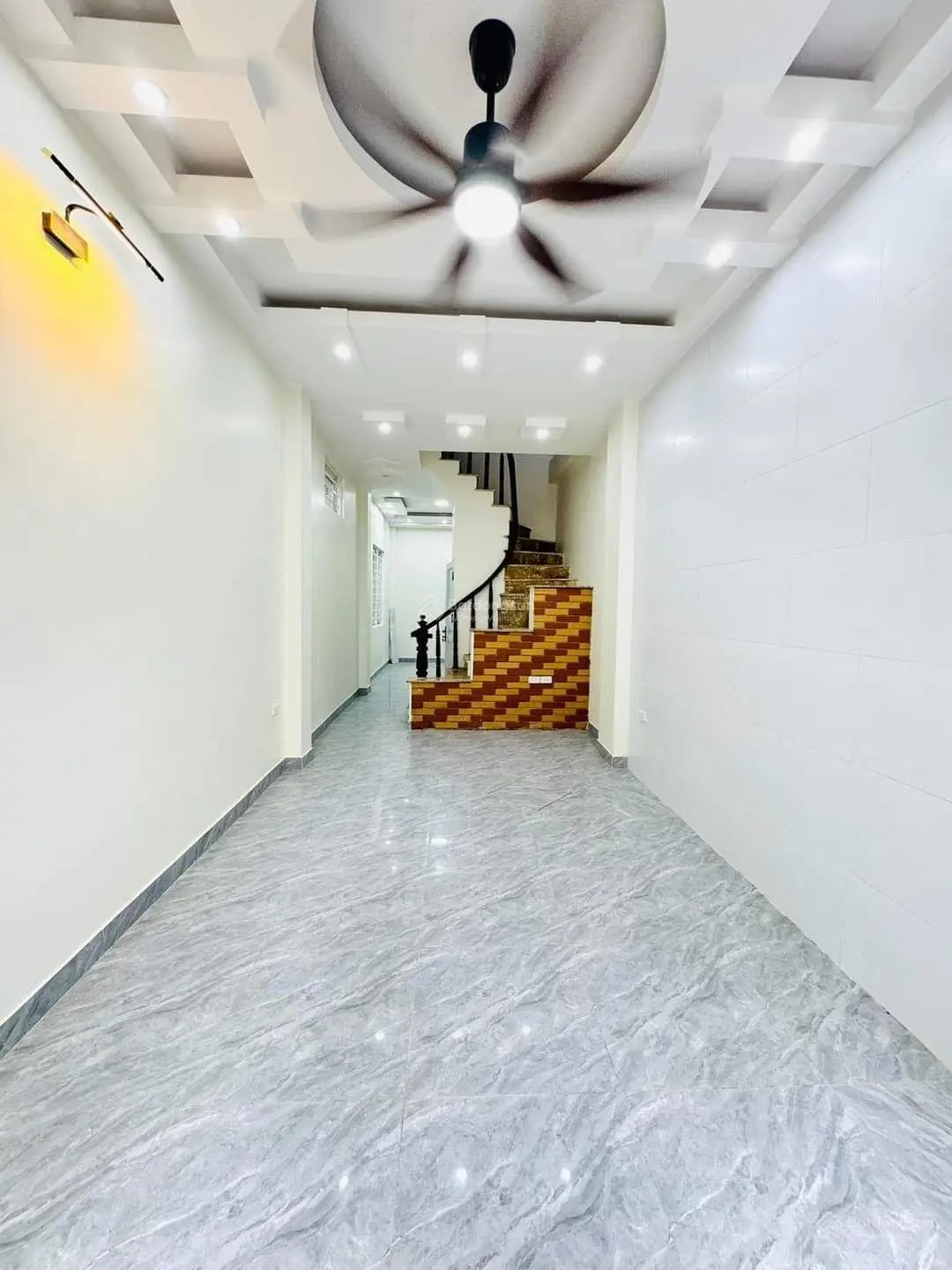 Chính chủ bán nhà Hai Bà Trưng, DT 40m2, nhỉnh 7 tỷ, ô tô đỗ cửa, ô tô vào nhà, lô góc, ngõ thông
