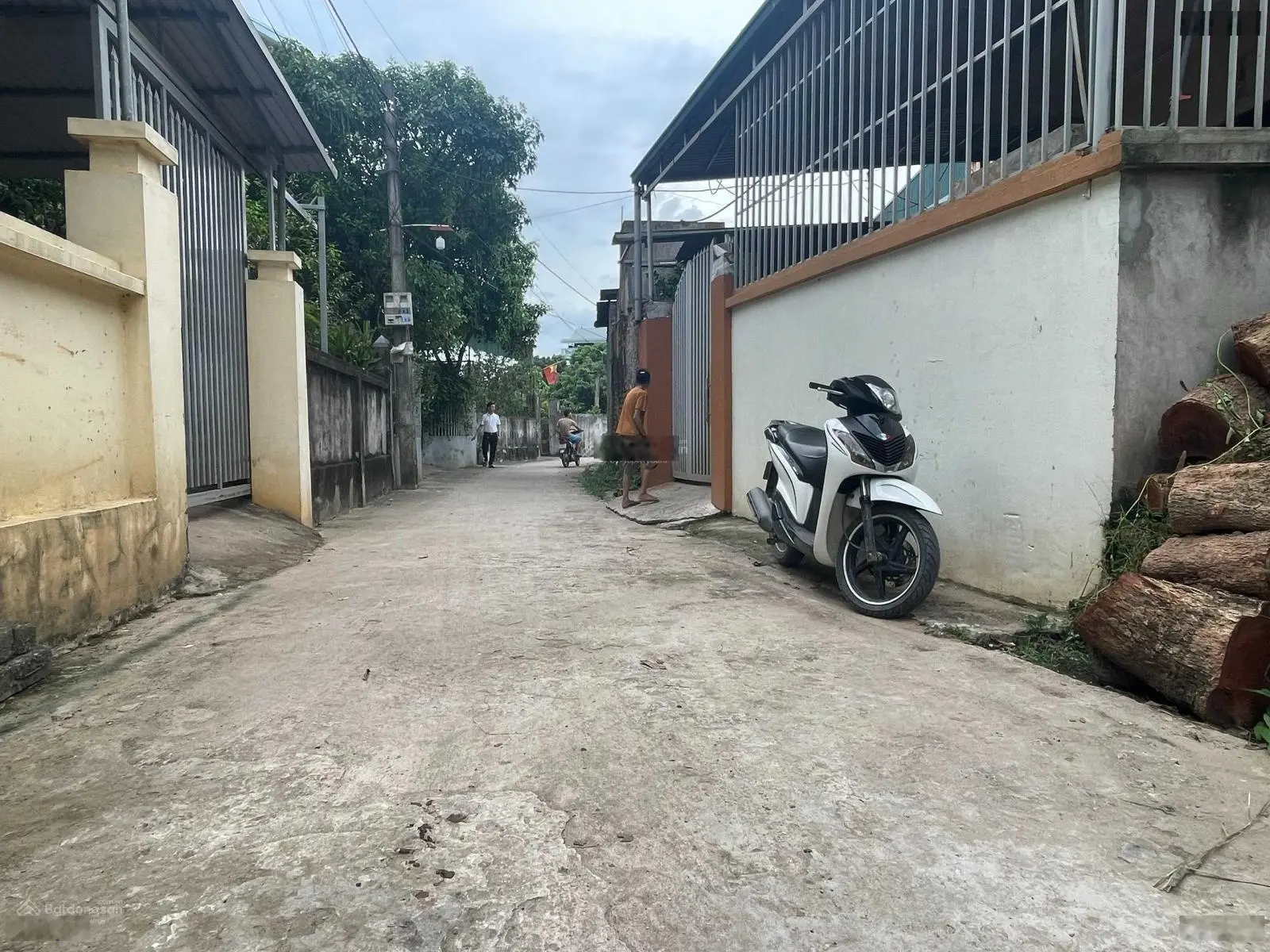 Chính chủ bán 68m2 đất Phụng Châu xe tải vào đất full thổ cư lô góc 2 mặt đường