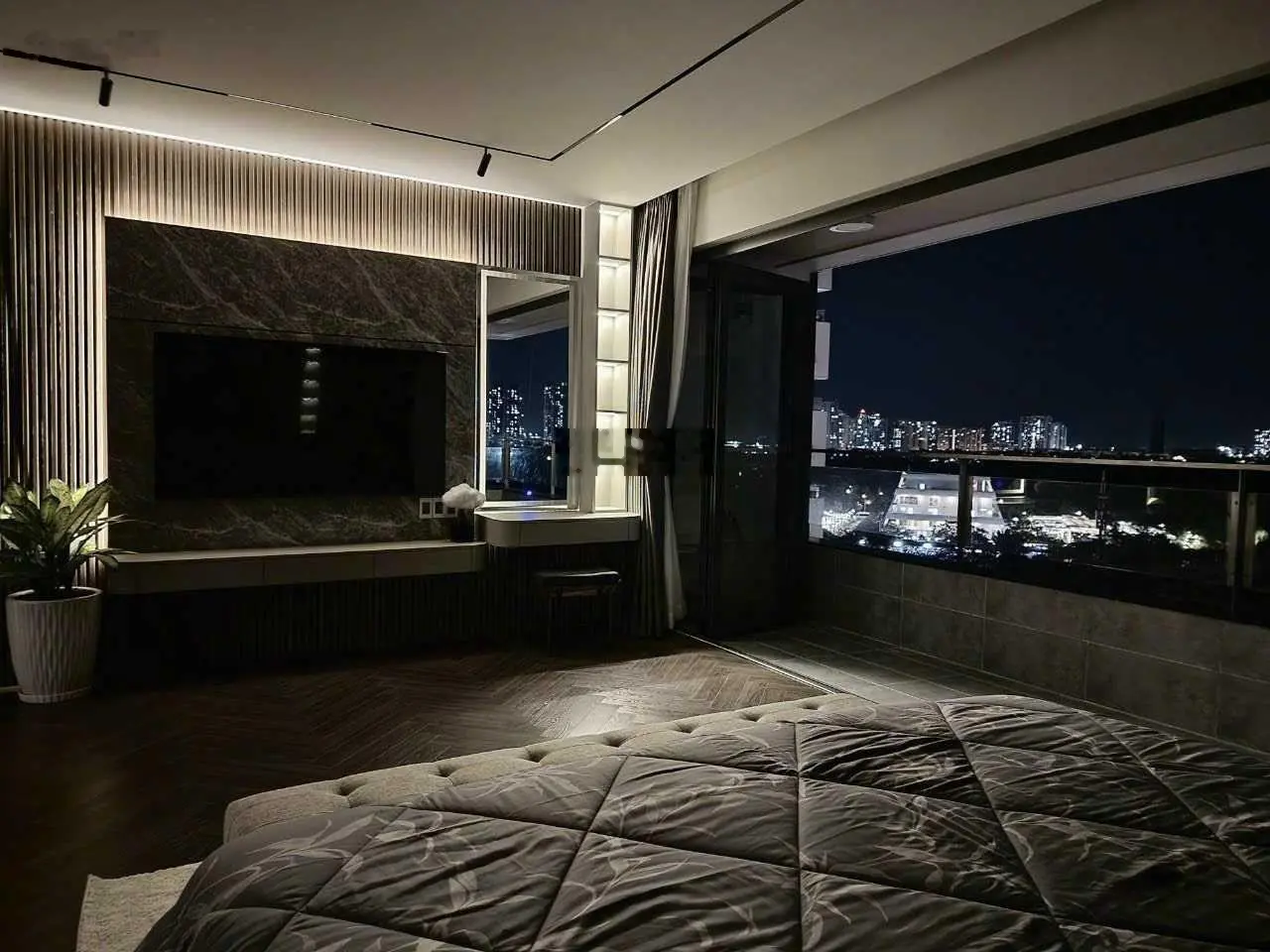 Cần bán Penthouse Mỹ Khánh, Nguyễn Đức Cảnh, Quận 7, DT: 371m2 giá đầu tư 12.5 tỷ, LH: 0917 522 ***