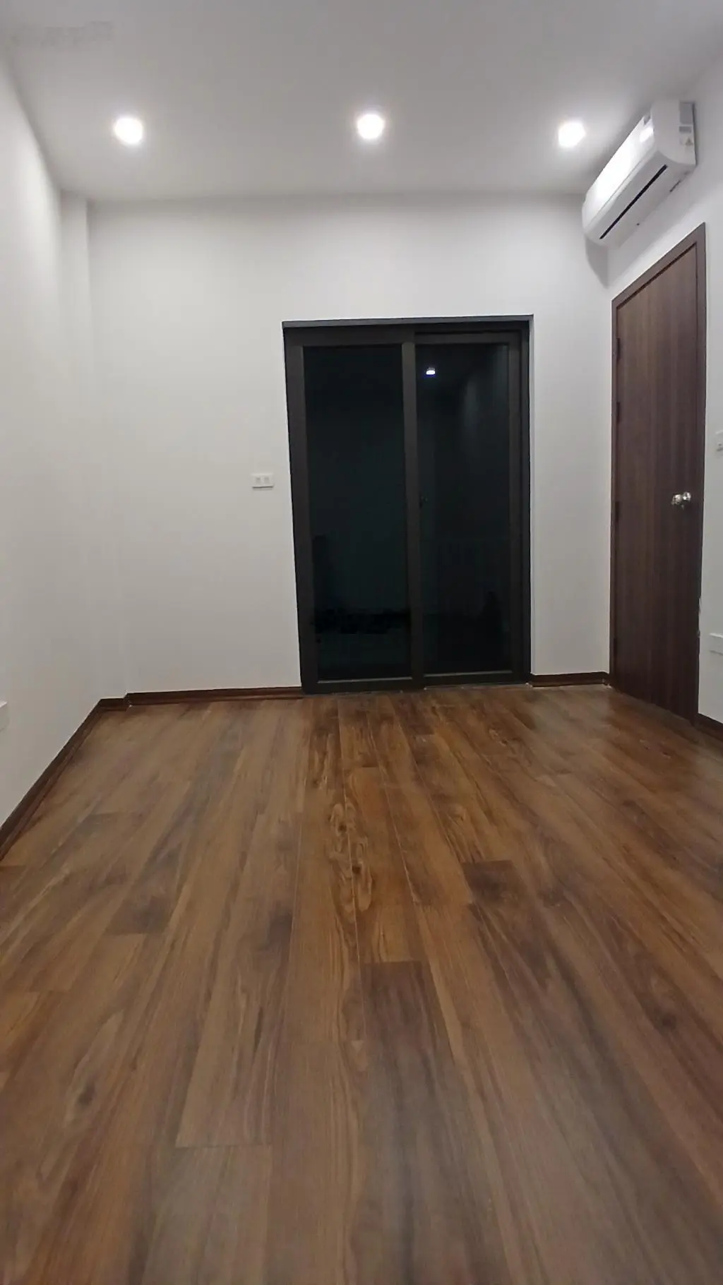 Bán gấp nhà gần chân cầu vượt Ngũ hiệp -70m2 x4 tầng , mỗi tầng gồm 2 ngủ- chỉ 5.19 tỷ,ô tô đỗ cổng