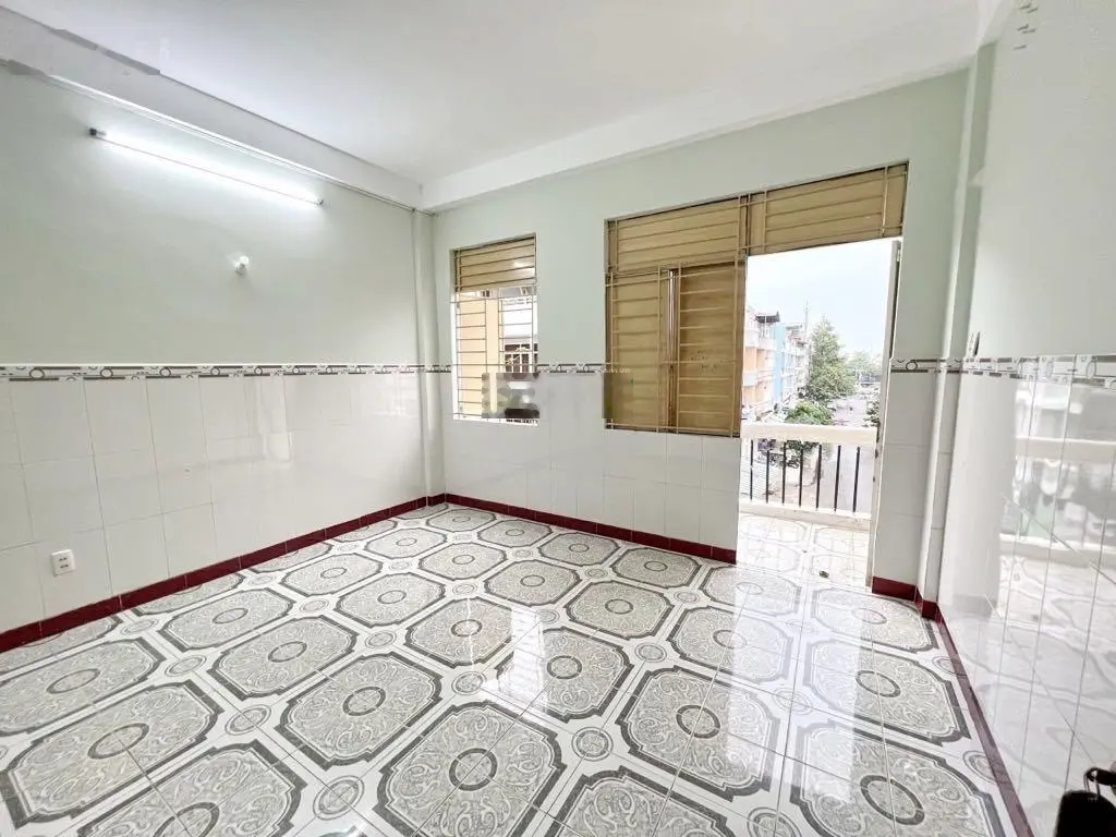 Bán nhà mặt tiền đường Phạm Hùng, chính chủ chưa qua đầu tư, ngang 4m x 18m, DT 195m2, Quận 8