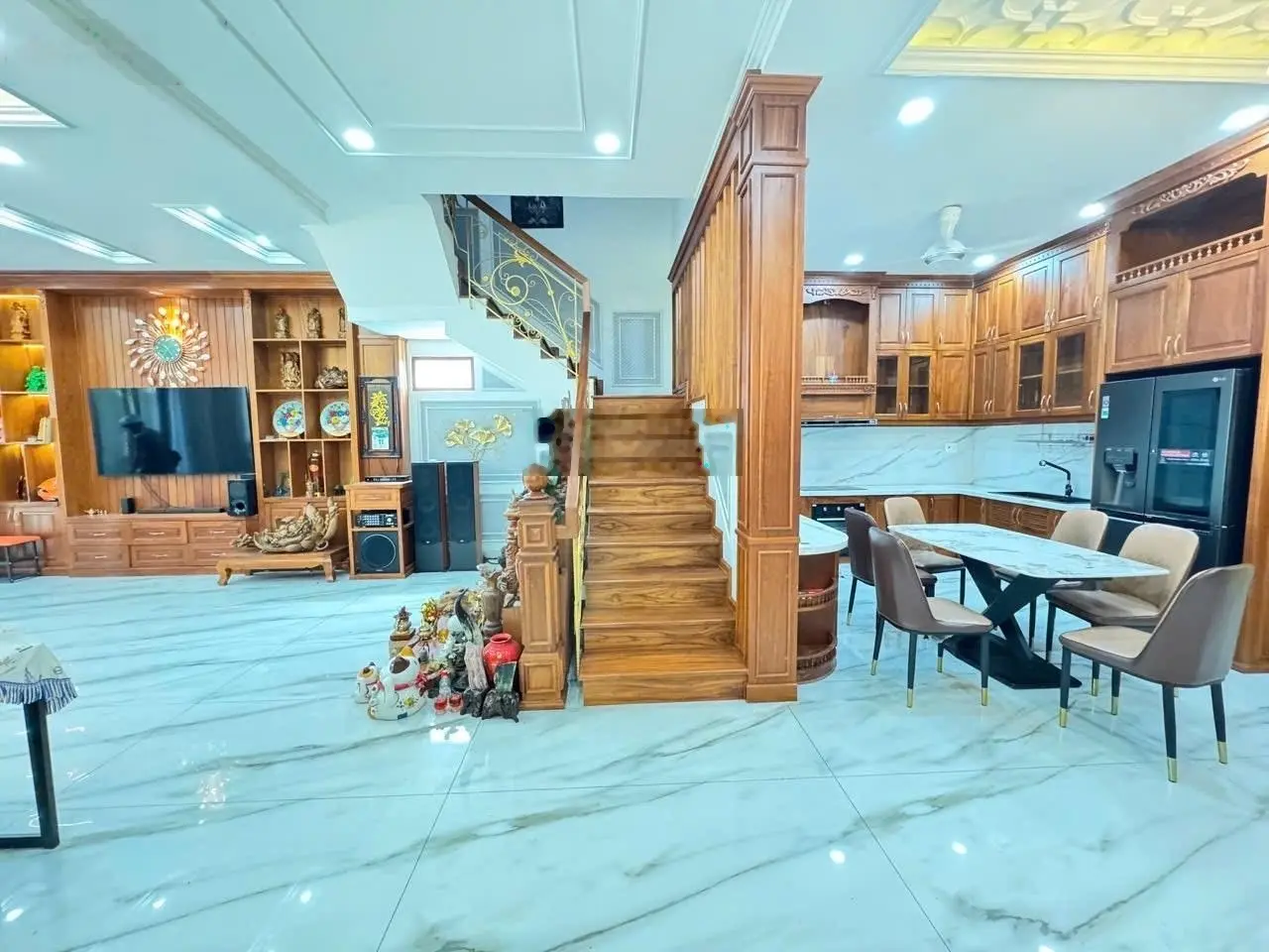 Nhà mặt tiền đường 12 hiệp bình chánh gần đại học luật 4tầng 6pn,5wc dt: 7 x 17