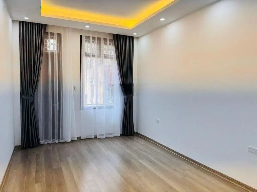 Nhà Minh Khai cách phố 100m full nội thất đẹp long lanh