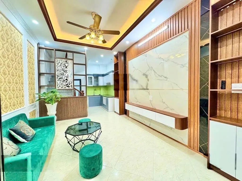 Hạ chào 300tr- bán gấp nhà đẹp hoàng mai - 33m 5 tầng 10m ô tô - nội thất sịn- sổ vuông.