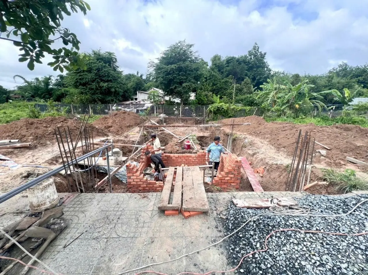 Chính chủ bán miếng đất 80m2 full thổ cư, sổ hồng riêng, giá chỉ 1 tỷ tại Phú Hòa Đông