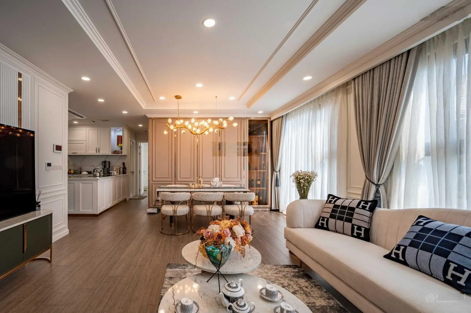 Giỏ hàng giá tốt nhất thị trường các căn hộ 1, 2, 3PN, Kingdom 101 Quận 10. LH: 0907 582 *** - Mr ĐIN