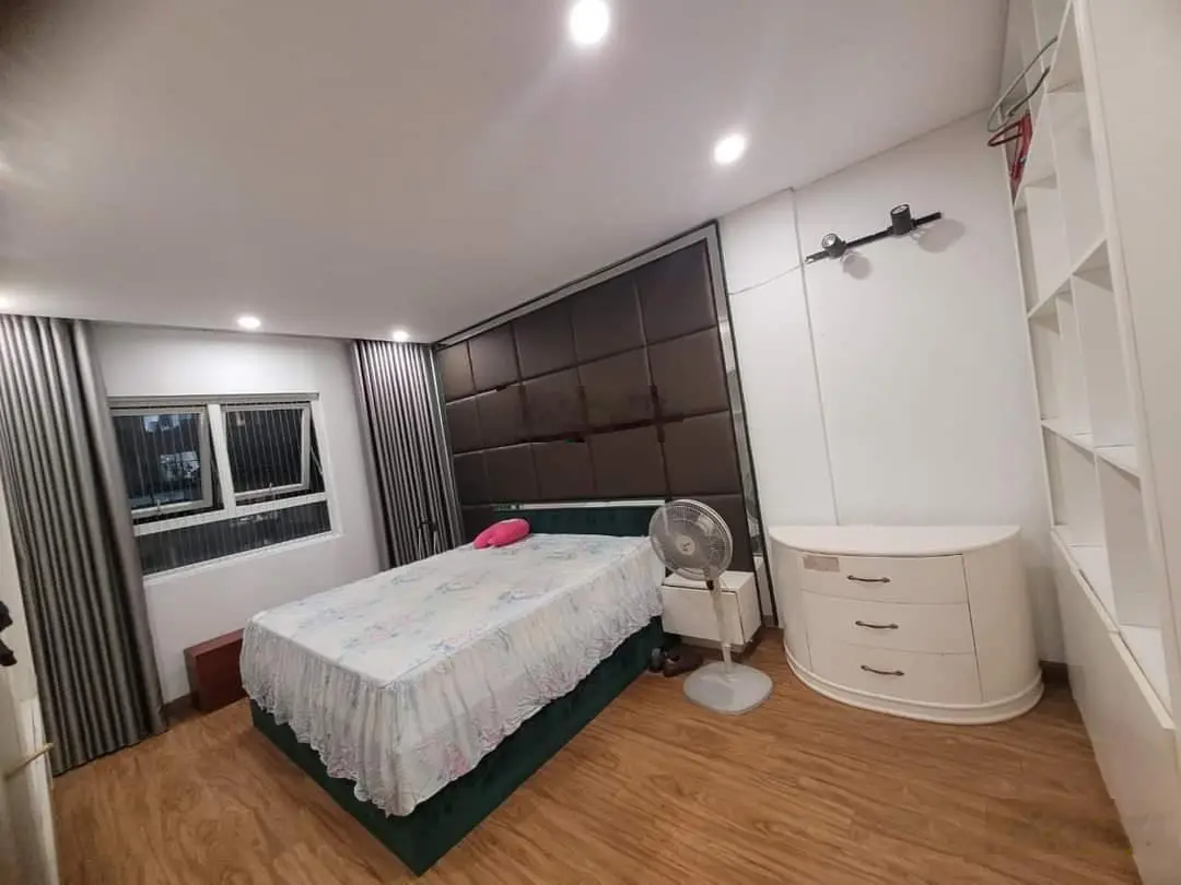 Tôi cần bán nhanh căn hộ 3 phòng ngủ, tầng đẹp, căn góc, 2 mặt thoáng, căn hộ duy nhất giao bán.