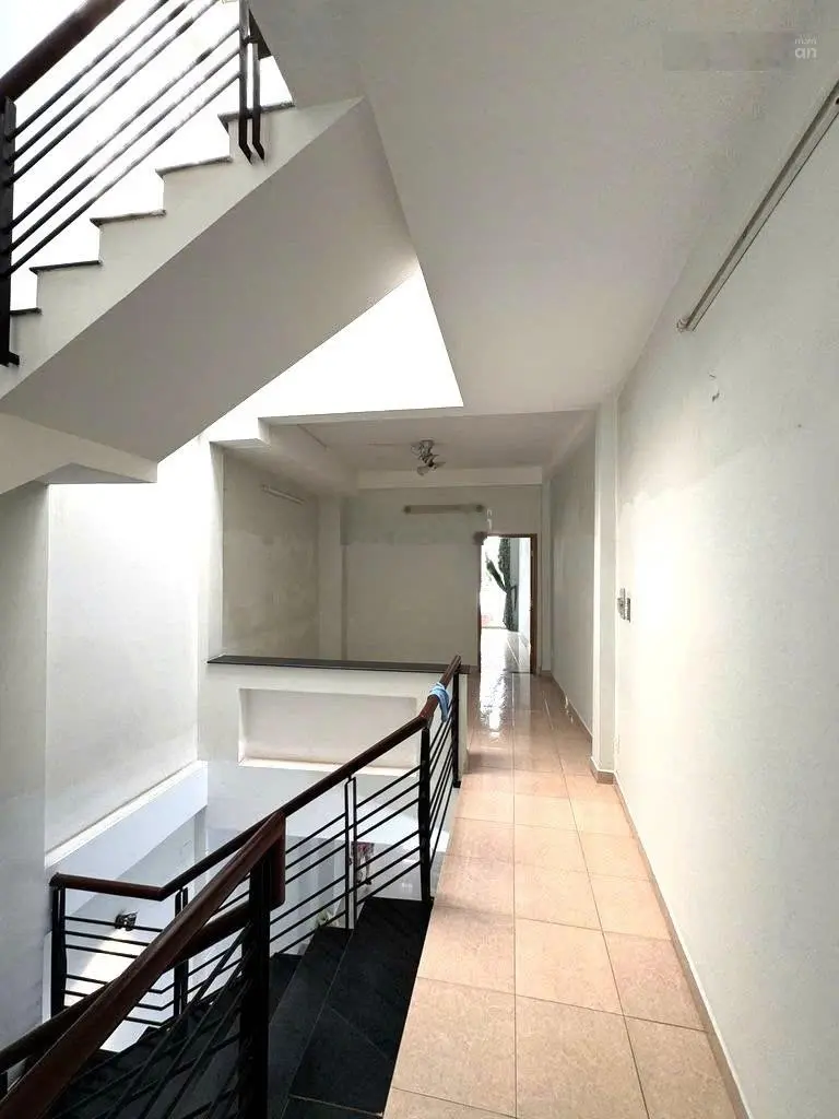 Bán nhà hẻm sát MT Hoàng Sa Quận 3, kết cấu cứng cáp, ban công thoáng, 4,5x15m 4tầng, giá 9tỷ (TT)