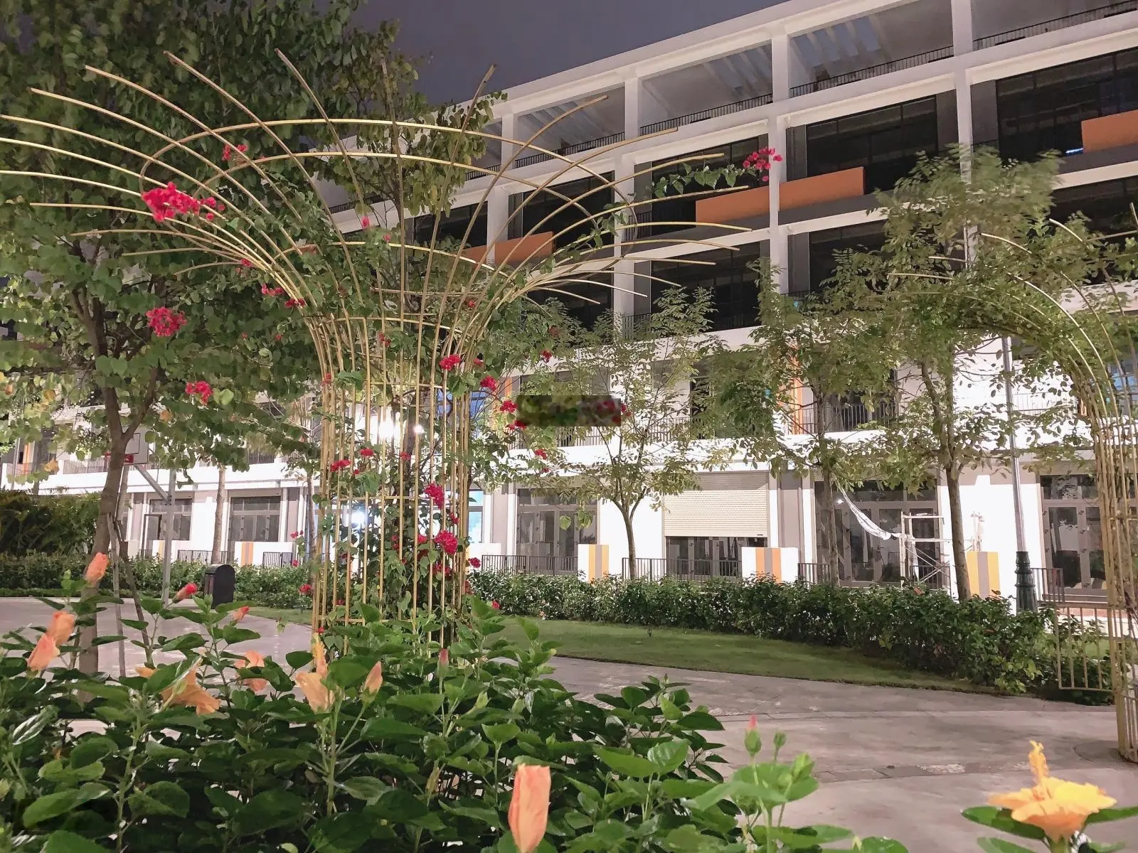 Bán căn góc đầu hồi 2 mặt tiền 94,6m2 xây 5 tầng làm full nội thất - Bình Minh Garden 93 Đức Giang